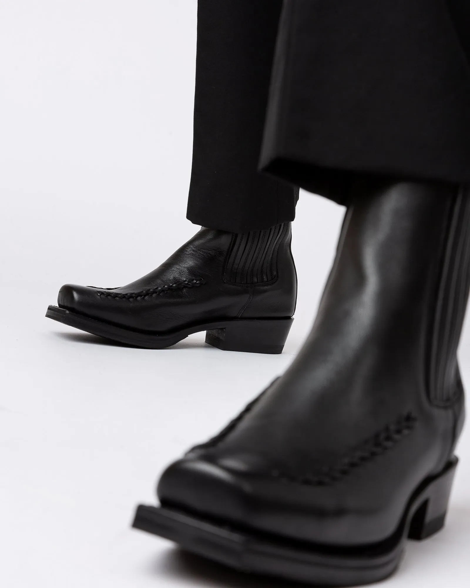 AGULLA - Men's Square-Toe Braided Detail Chelsea Boot