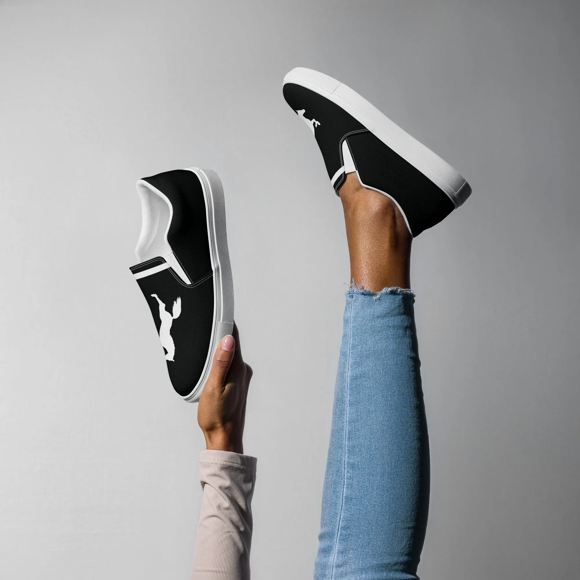 ELEVATE Women’s Slip-On Canvas Shoes (Black)