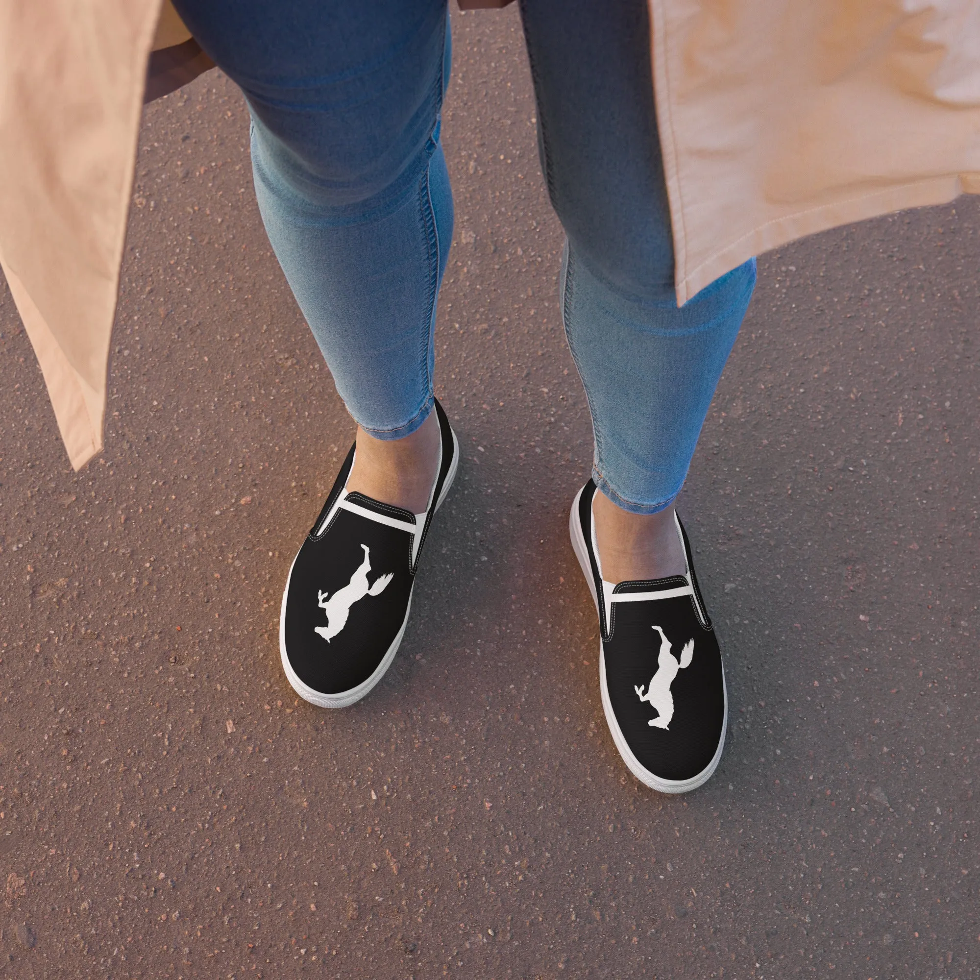ELEVATE Women’s Slip-On Canvas Shoes (Black)
