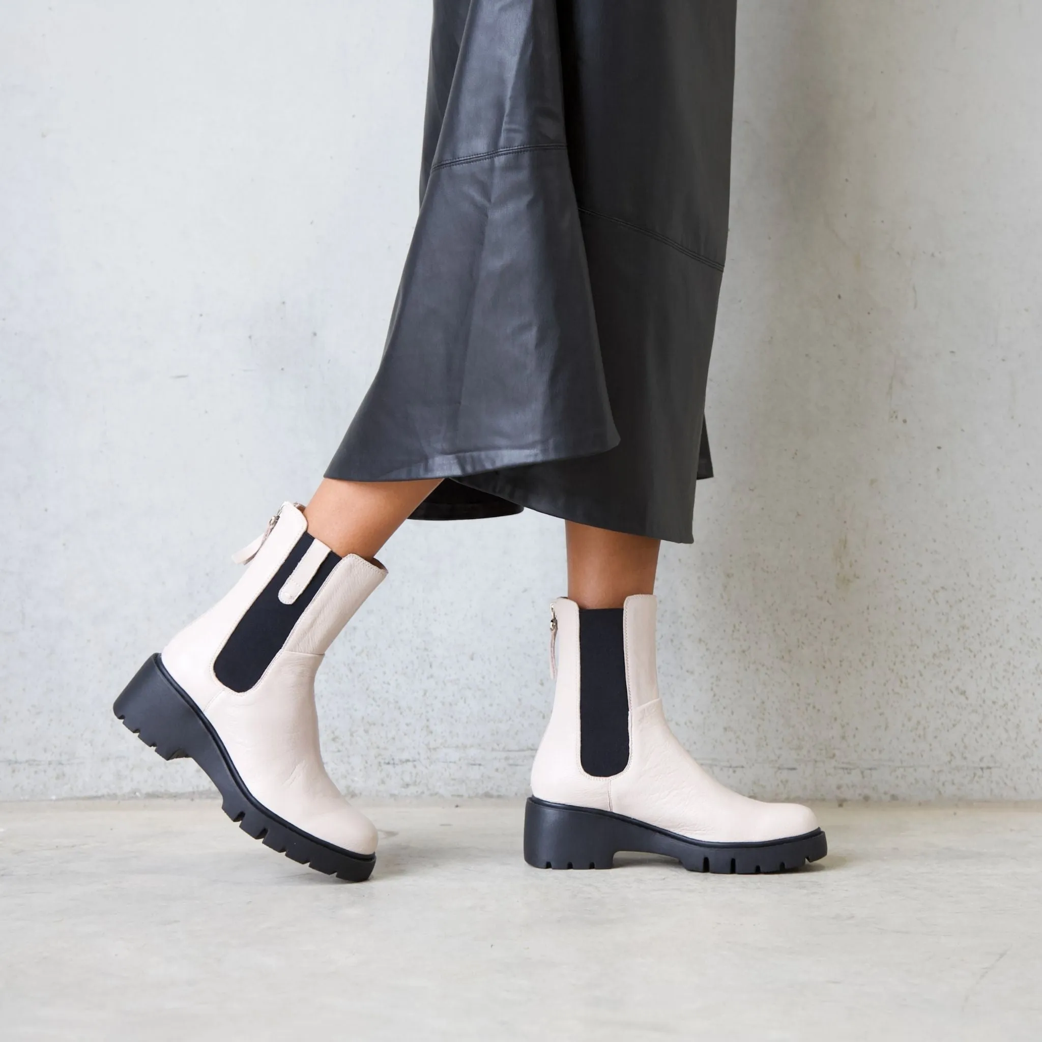 Unita Nougat/ Black Sole Leather Boots